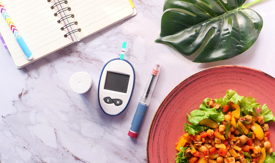 ilustracija kontrole dijabetesa uz pomoć praćenja prehrane