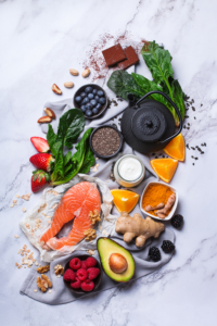 Selekcija super namirnica na kamenoj podlozi