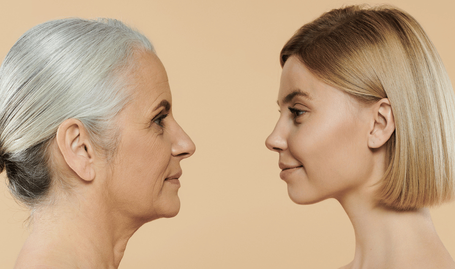 Starija i mlađa žena profilom okrenute jedna prema drugoj