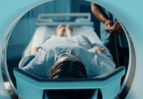 žena na magnetnoj rezonanci