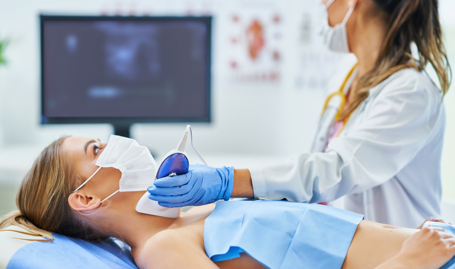 pacijentica na ultrazvuku štitnjače