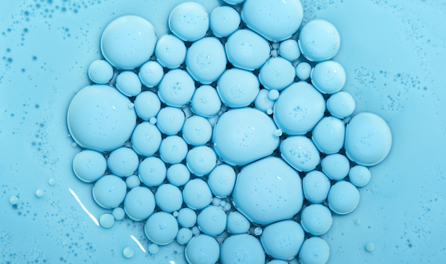 3d vizualizacija plavih mjehurića na plavoj podlozi, glutation