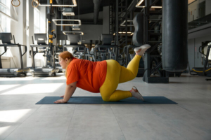 pretila žena vježba pilates u teretani, inzulinska rezistencija