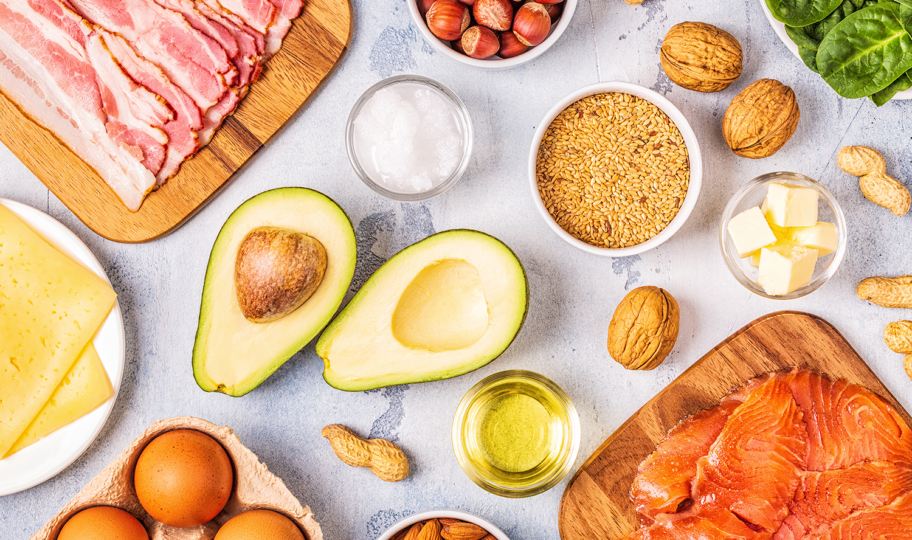 zdrave namirnice na kamenoj podlozi, keto namirnice, keto dijeta