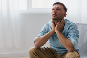 mladi muškarac pod stresom, suočava se s teškom dijagnozom