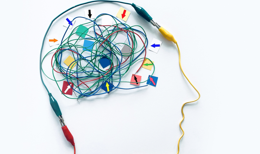 ilustracija neurološkog sustava i mozga, ljudska glava sastavljena od žica i kablela