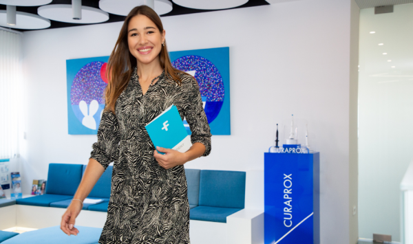 poliklinika fiziodent, žena u čekaonici