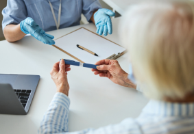 liječnik i pacijentica razgovaraju o GLP-1 terapiji