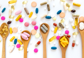 ilustracija različitih multivitamina